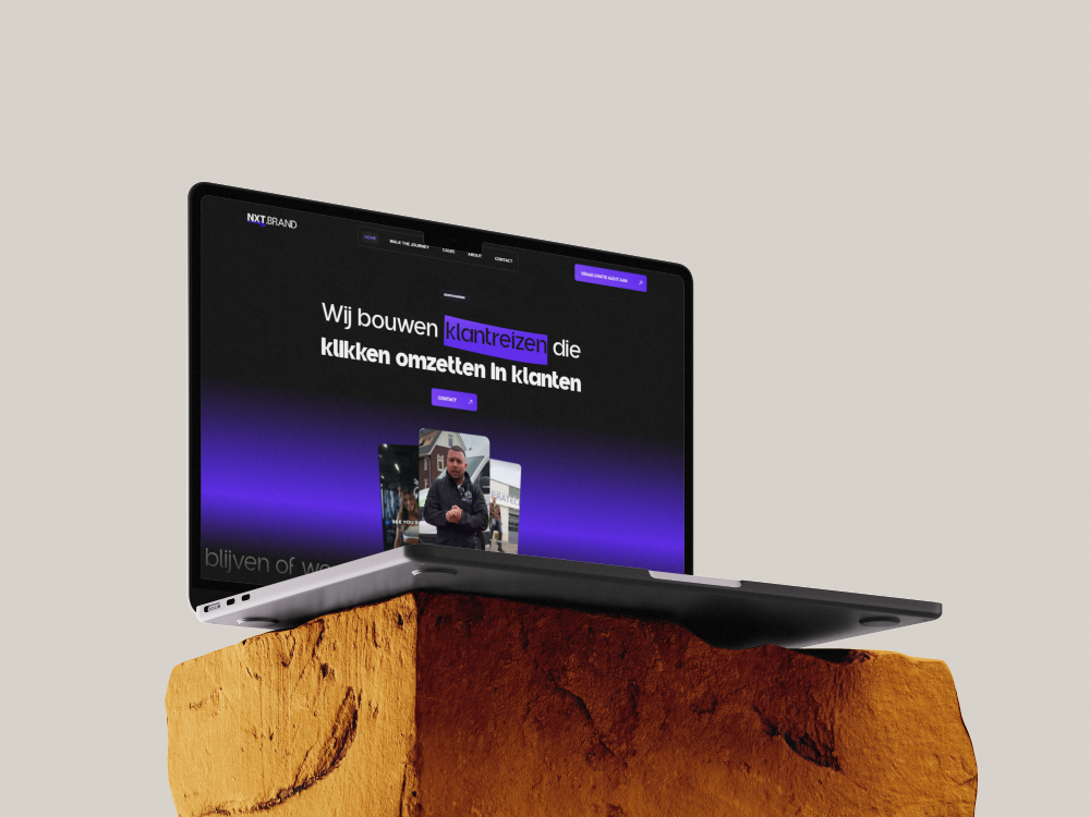 Website van NXTBRAND weergegeven op een laptop