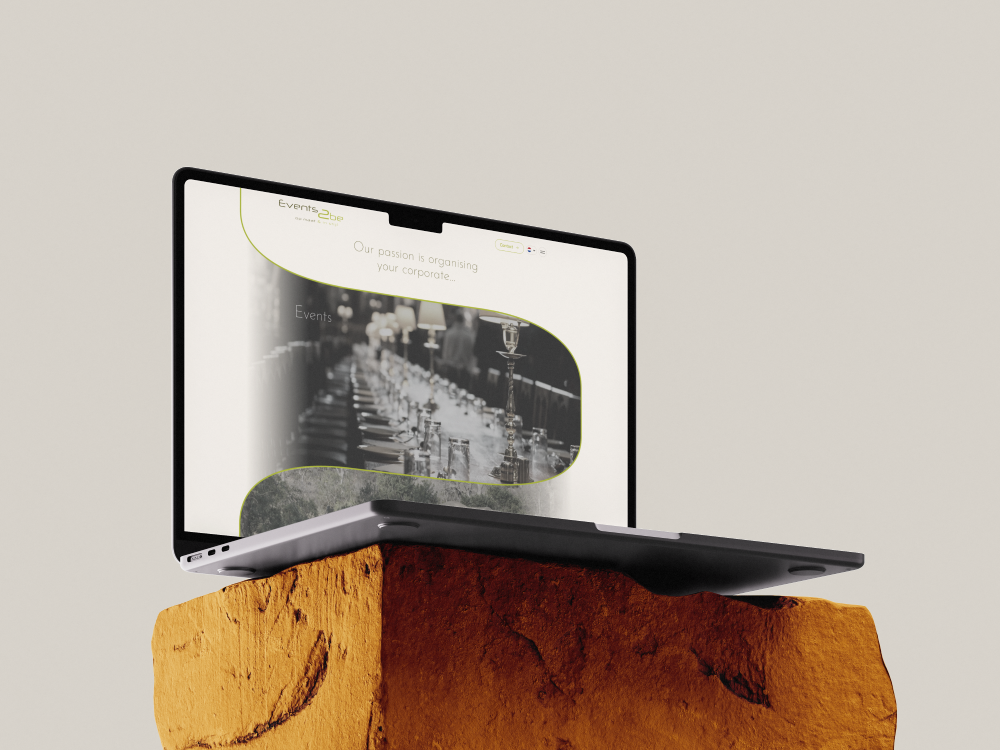 Website van Events2be weergegeven op een laptop