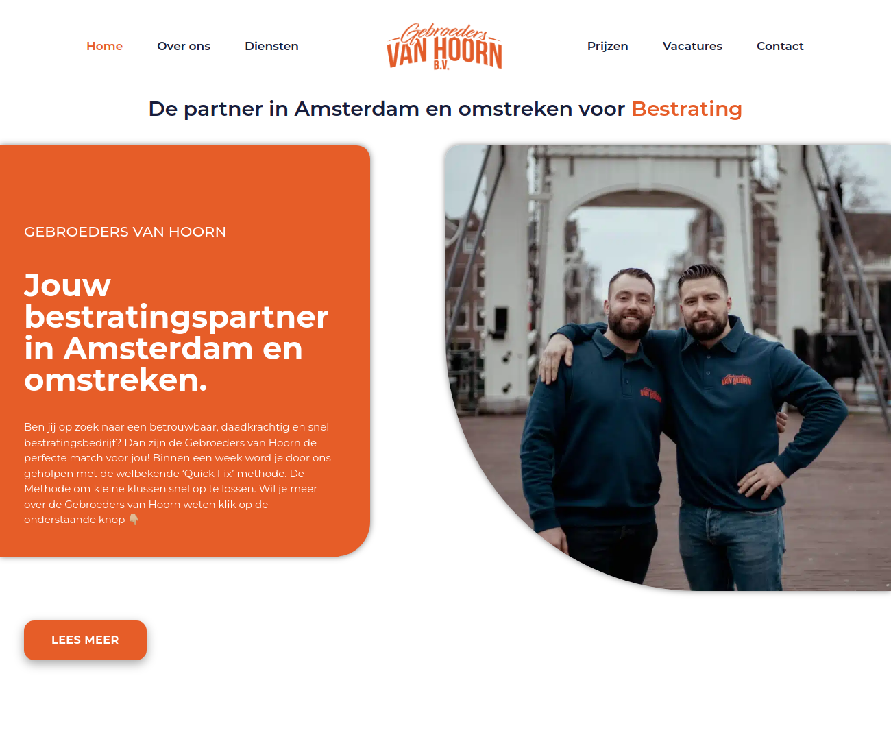 Homepage van Gebroeders van Hoorn met bestratingsdiensten en twee mannen in bedrijfskleding